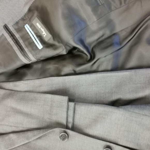Lightweight Wool Suit - Picture 4 of 10